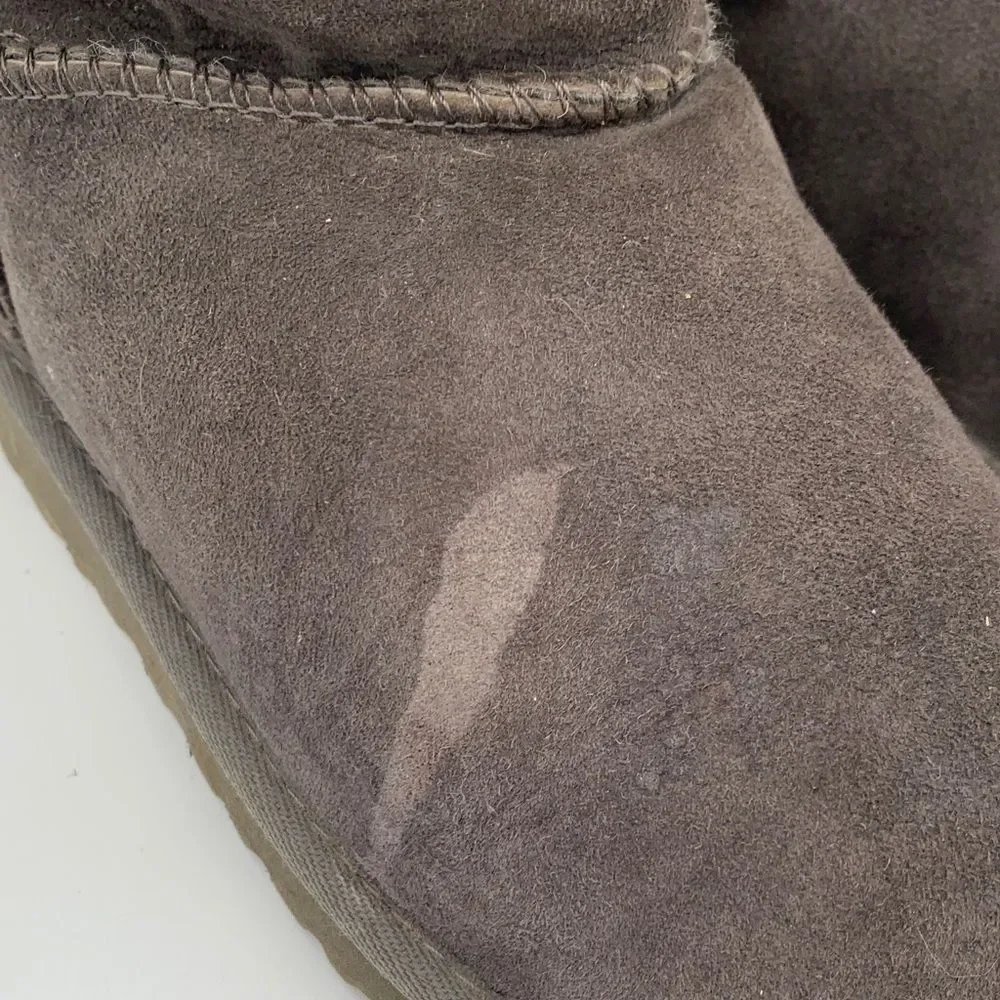 UGG Bailey Bow/Double Bow in grey big girl size 4
